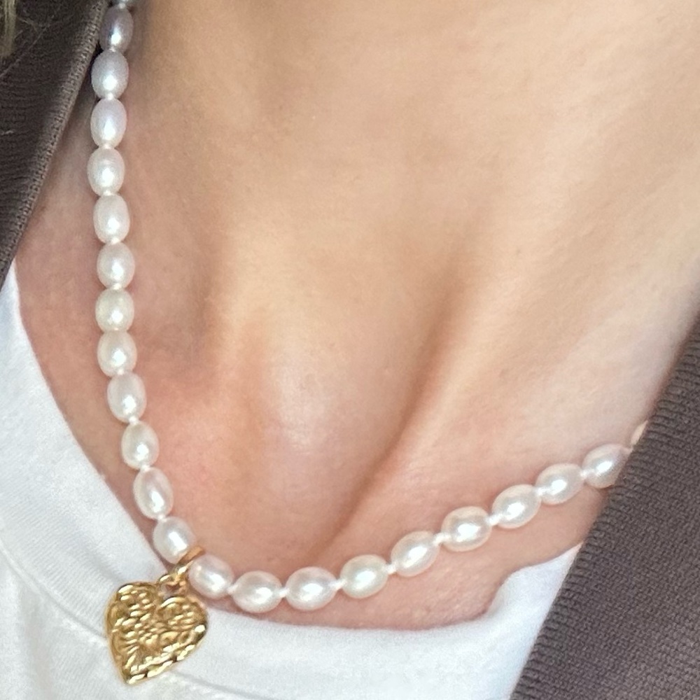 NWT Melanie Auld Elegant Pearl Necklace & Gold Charm